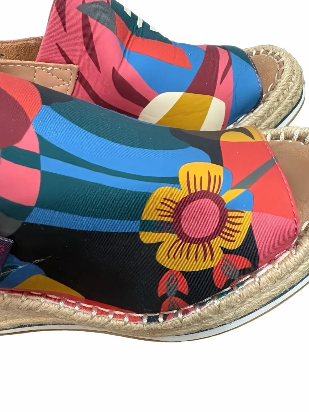 Toms Multicolor Canvas Graphic Espadrille Wedge Sandal Size 8 NWOT